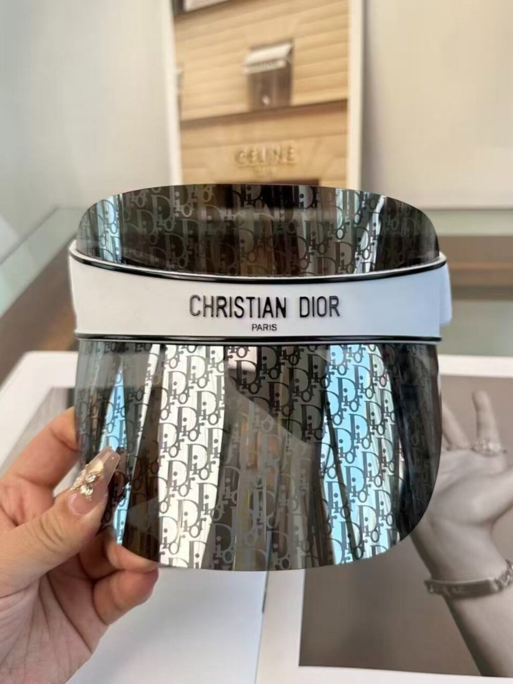DIOR Sun Hat: A Summer Revolution!